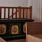 Le Petit Chai Niche Sous La Cite, بيت للعطل *