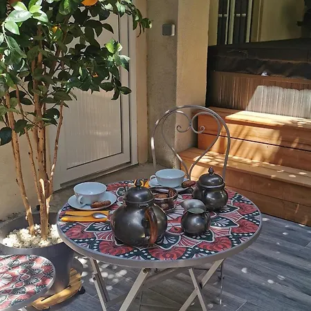 Le Petit Chai Niché Sous La Cité, Carcassonne