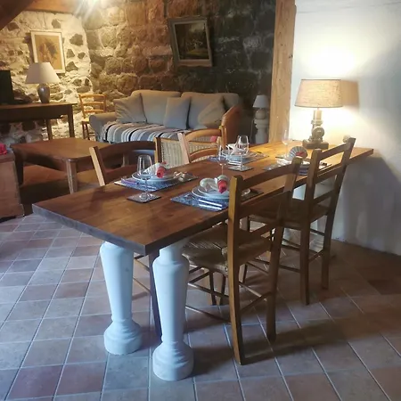 Le Petit Chai Niche Sous La Cite, قرقشونه