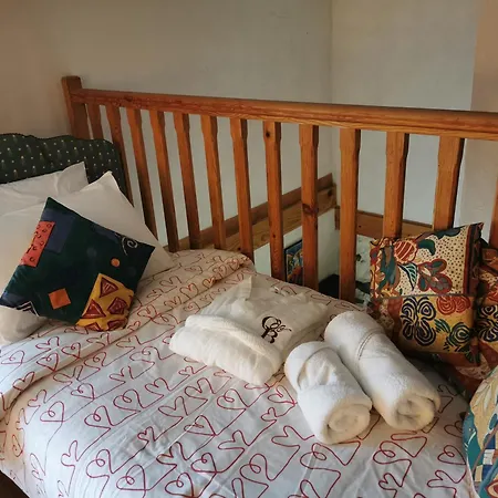 Le Petit Chai Niché Sous La Cité, Hébergement de vacances *