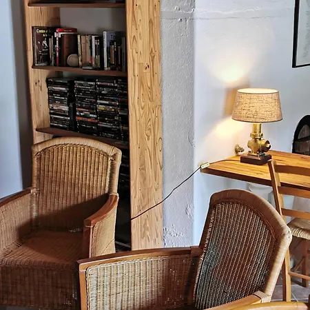 Le Petit Chai Niché Sous La Cité, Hébergement de vacances