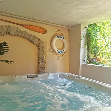 Le Petit Chai Niché Sous La Cité, * Carcassonne